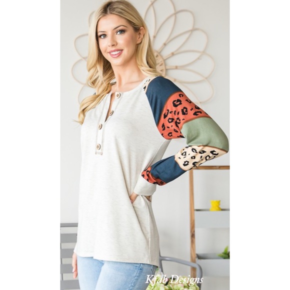 ❤️ LAST ONE! Puff Sleeve Animal Print Contrast Super Soft Henley! - Picture 7 of 9